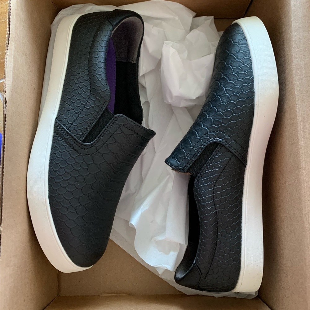 Brand new size 7W Dr Scholls Memory Foam Shoes